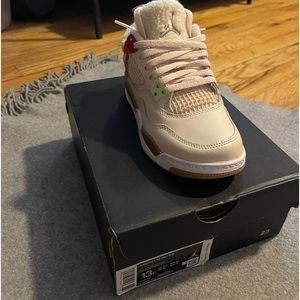 Never worn 75$
